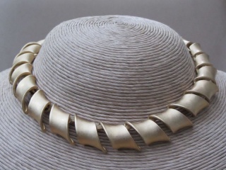 Vintage 1960s Gold Tone Collar Style Necklace signed ERWIN PEARL